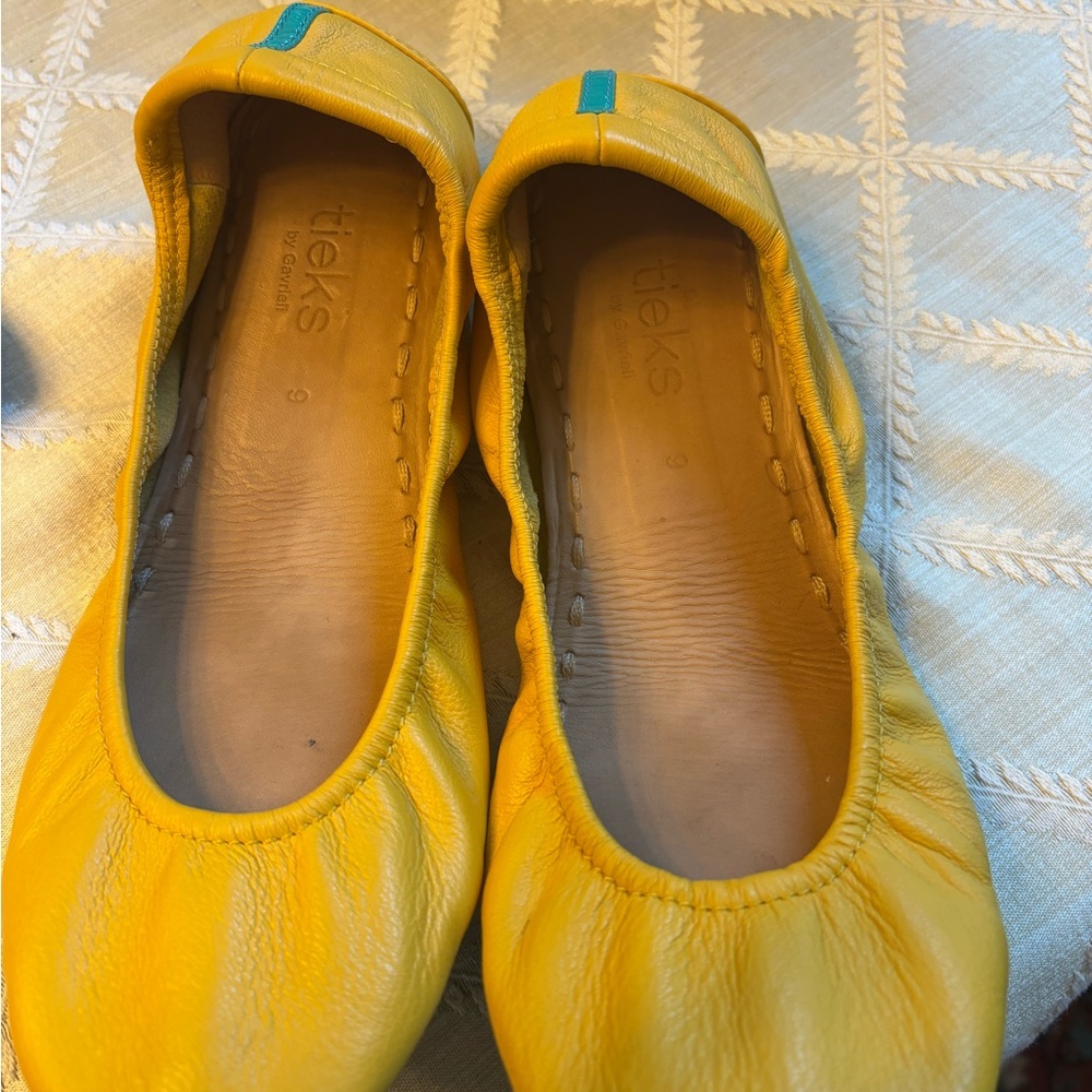 Tieks Mustard. Size 9